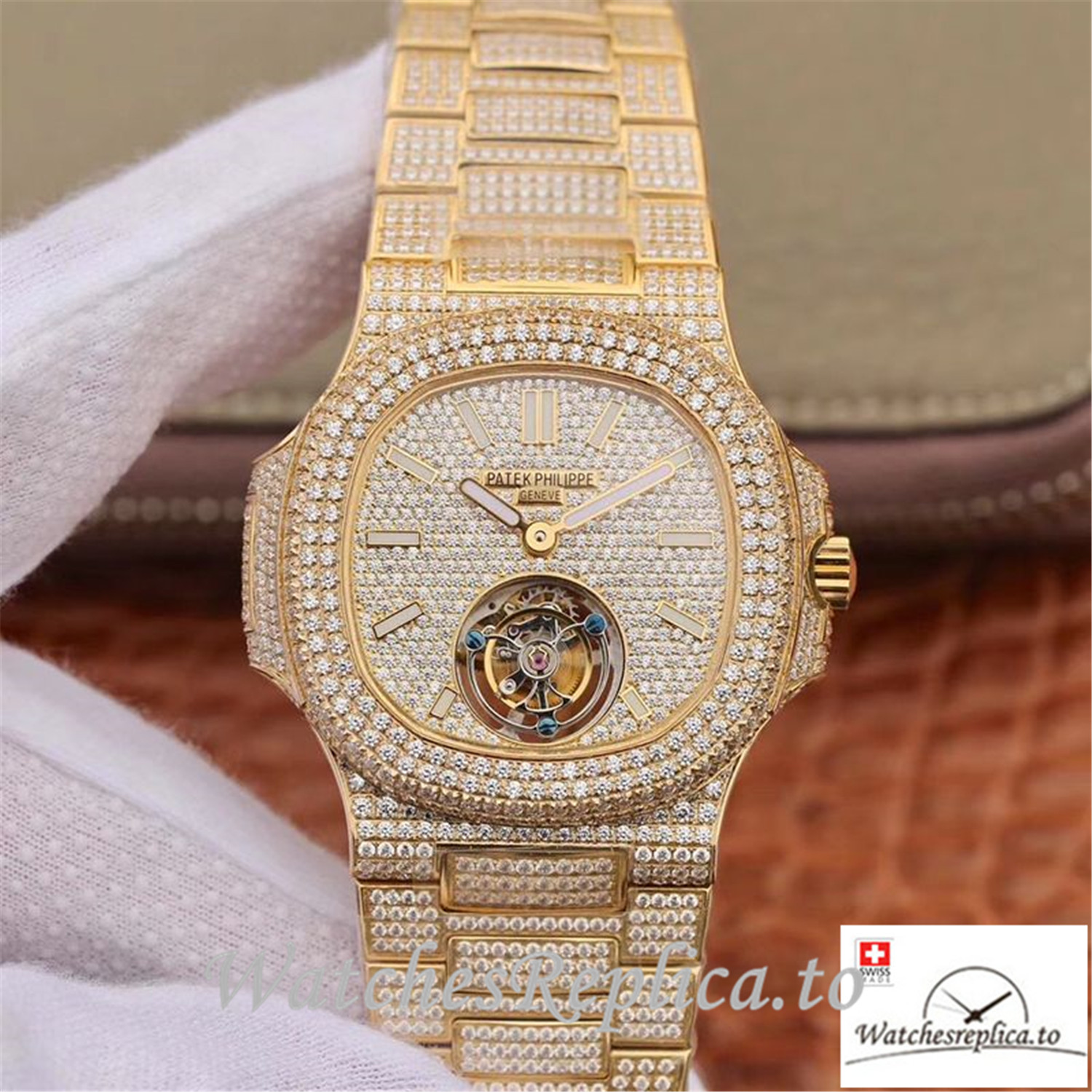Swiss Patek Philippe Nautilus Jumbo Replica 5711 009 Diamonds Bezel 40MM - WatchesReplica.is