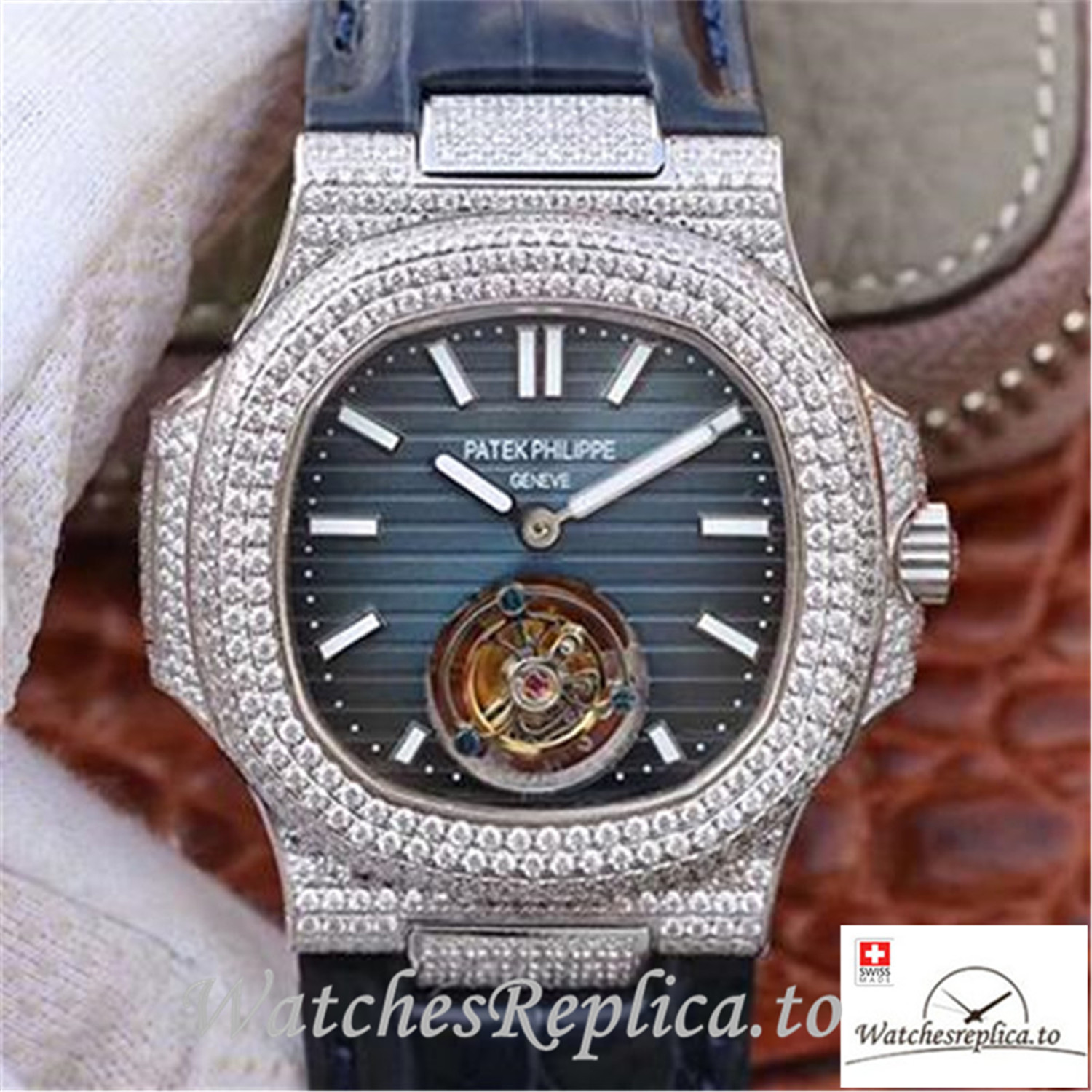 Swiss Patek Philippe Nautilus Jumbo Replica 5711 001 Stick Markers 40MM - WatchesReplica.is