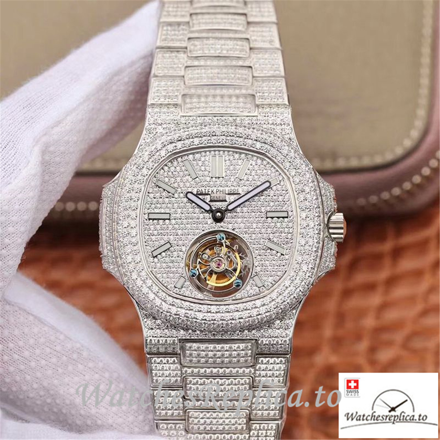 Swiss Patek Philippe Nautilus Jumbo Replica 5711 008 Diamonds Bezel 40MM - WatchesReplica.is