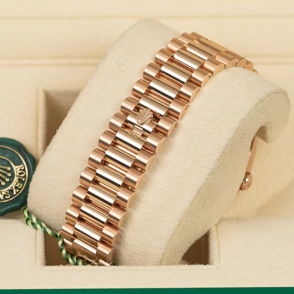 Replica Rolex Day Date 40mm 228235 - WatchesReplica.is