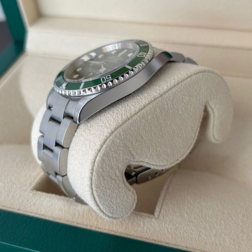 Rolex Submariner Black Dial 16610 LV - WatchesReplica.is
