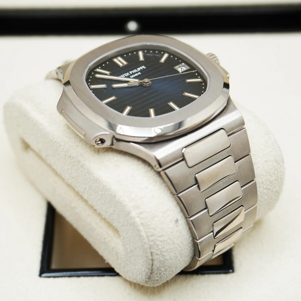 Patek Philippe Nautilus 5811-1G-001 41mm Blue Dial - WatchesReplica.is