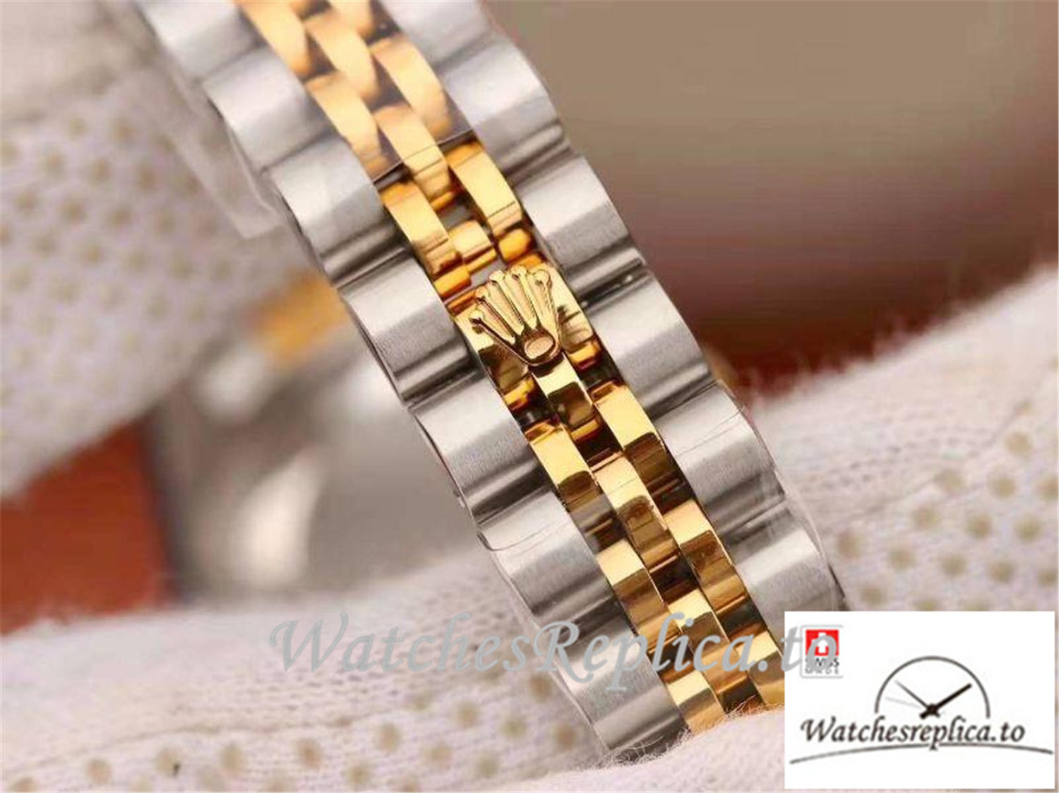 Swiss Rolex Datejust Replica 199865 Yellow Gold Dial 28MM - WatchesReplica.is