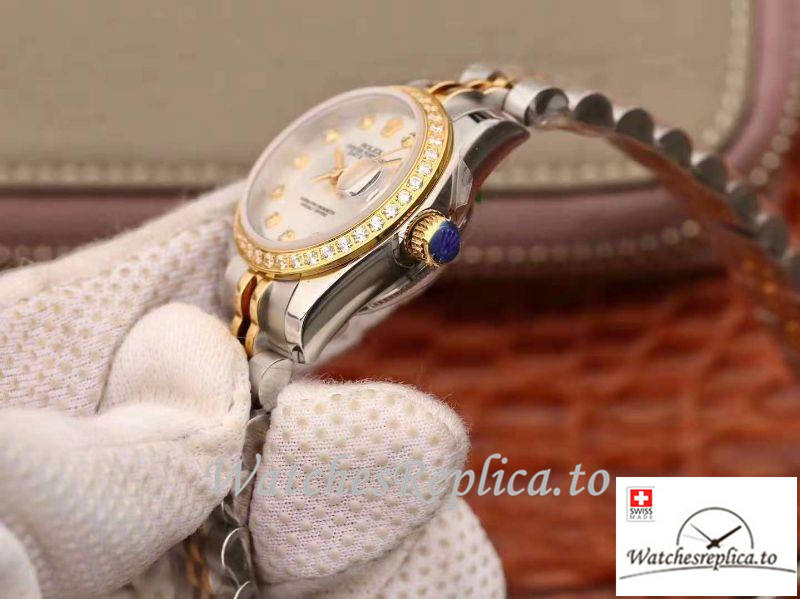 Swiss Rolex Datejust Replica 19966 Silver Dial 28MM - WatchesReplica.is