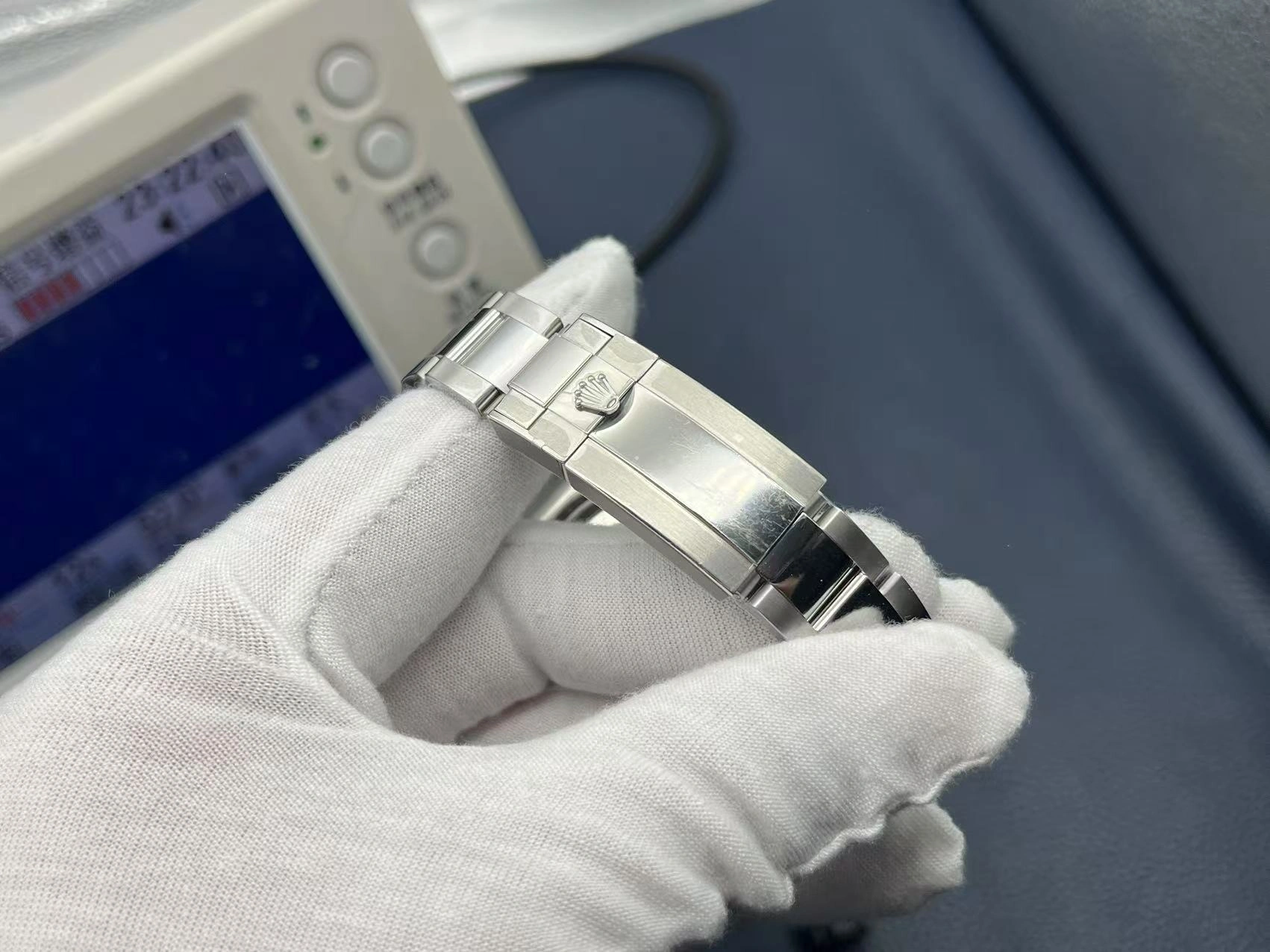 Rolex Cosmograph Daytona Replica white gold and diamonds 40 mm M126579RBR 0001 - WatchesReplica.is