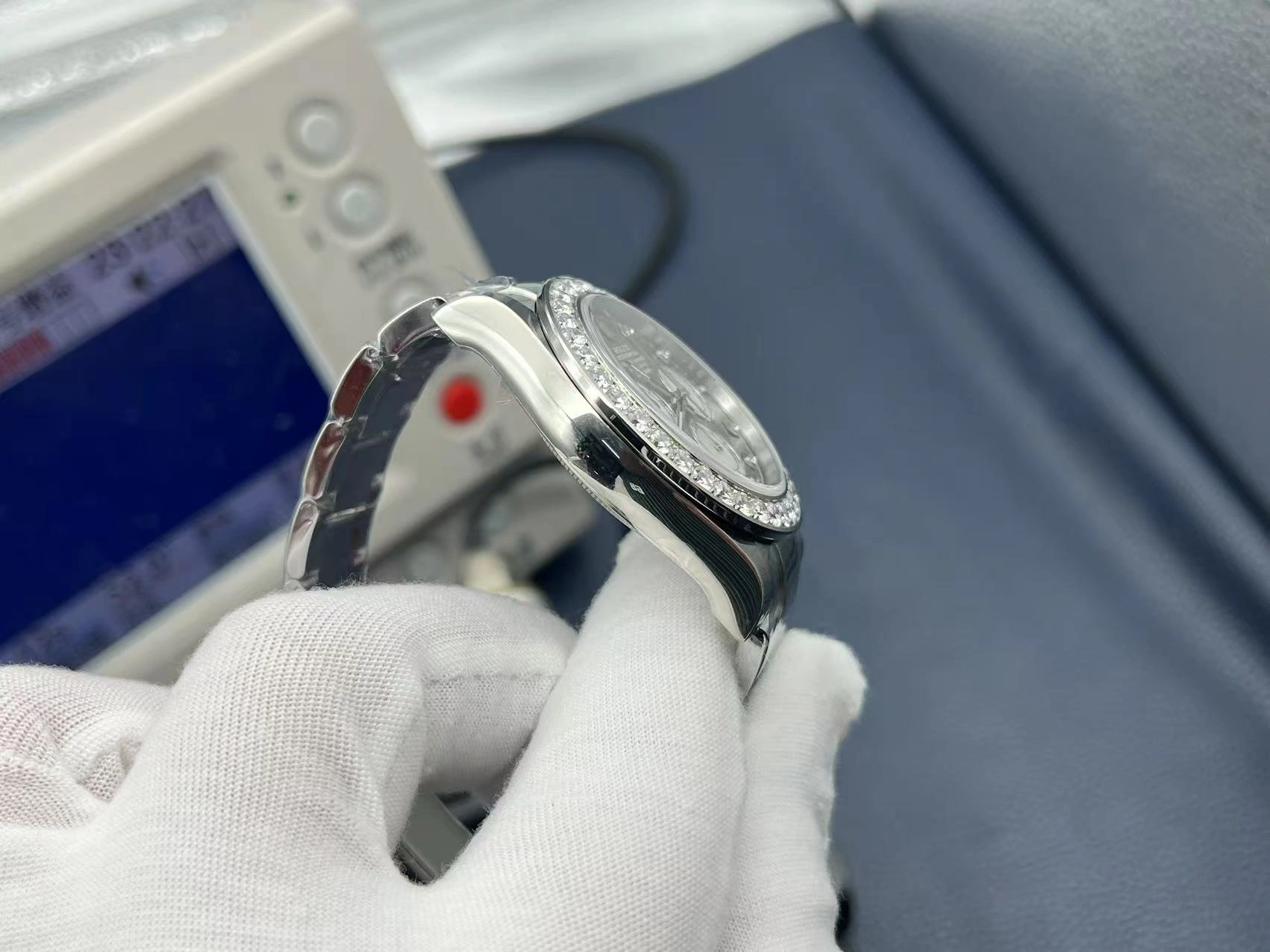 Rolex Cosmograph Daytona Replica white gold and diamonds 40 mm M126579RBR 0001 - WatchesReplica.is